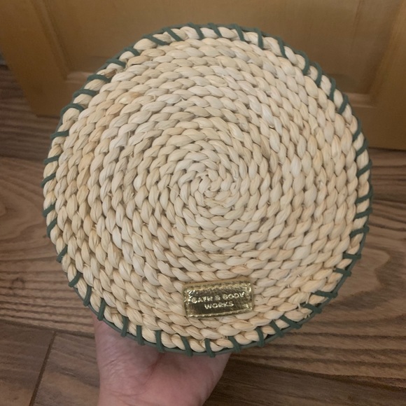 Bath and body works bbw Round Woven Crossbody cosmetic bag/small bag/boho bag - Picture 3 of 8